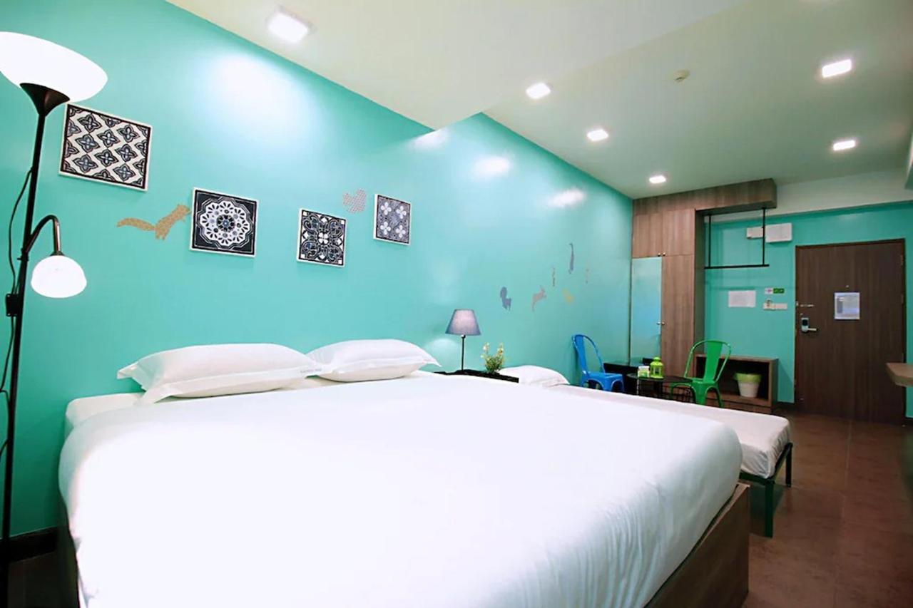 R 17 Living Hotel Bangkok Exterior photo