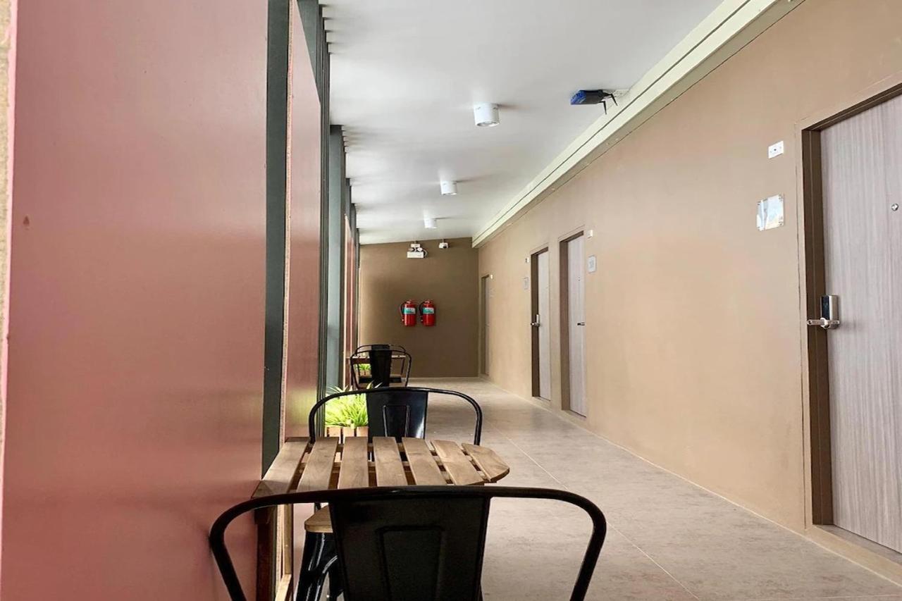 R 17 Living Hotel Bangkok Exterior photo